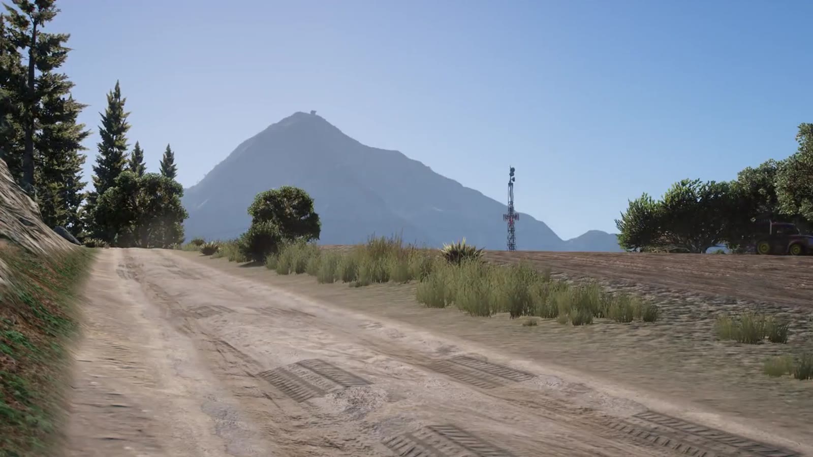 Staubige Landstraße mit Blick auf den Mount Chiliad — Hinterland von Los Santos